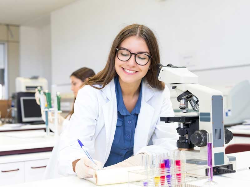 Carrera de Medicina: Qué es, dónde estudiarla, cuánto dura, costos y materias clave