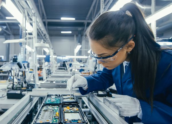 Si buscas un espacio para adquirir habilidades prácticas relacionadas al uso de microprocesadores, circuitos y frecuencímetros, este sitio es el ideal para ti. ¡Conócelo!