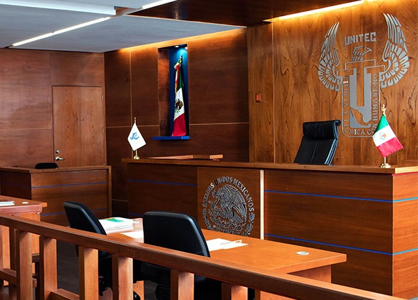 Adquiere habilidades esenciales para tu práctica profesional en la Sala de Juicios Orales. ¡Te invitamos a conocerla!