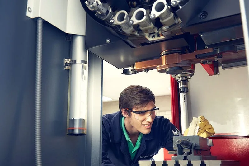 torno-ingenieria-mecanica-mecatronica-unitec-2