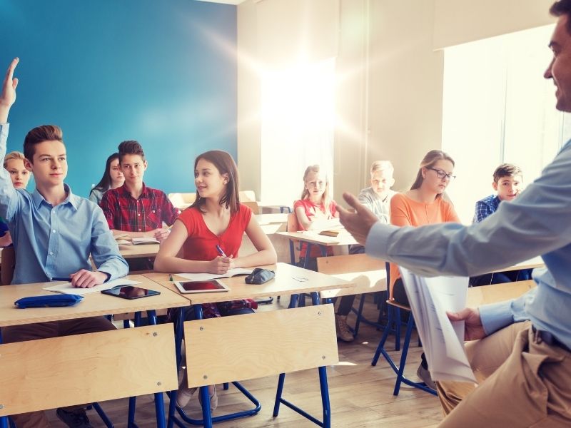 ventajas-de-concluir-la-prepa-salon-de-clases