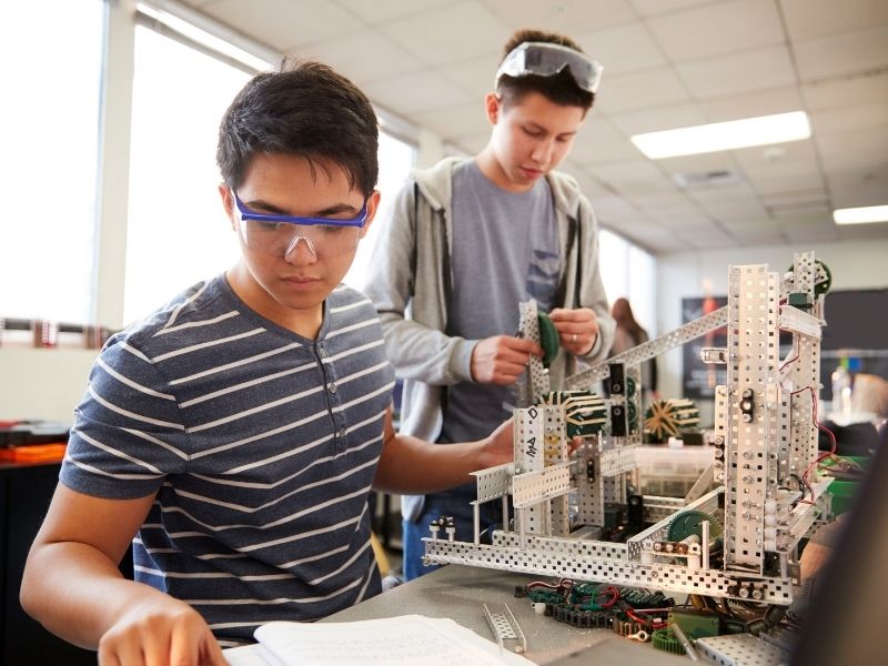 ventajas-de-terminar-la-prepa-practicas