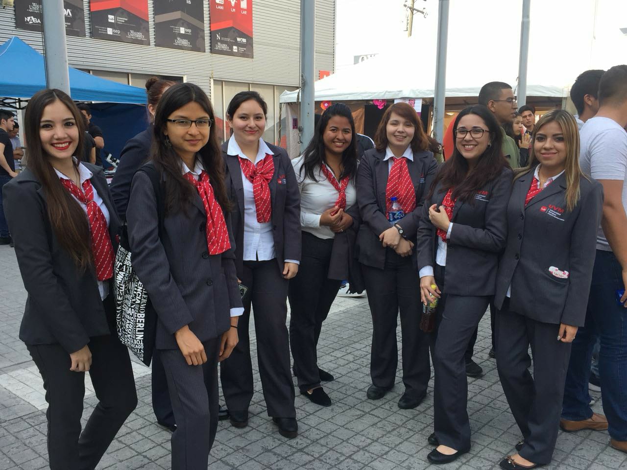 30697642_10155101210130916_239556310650060800_n