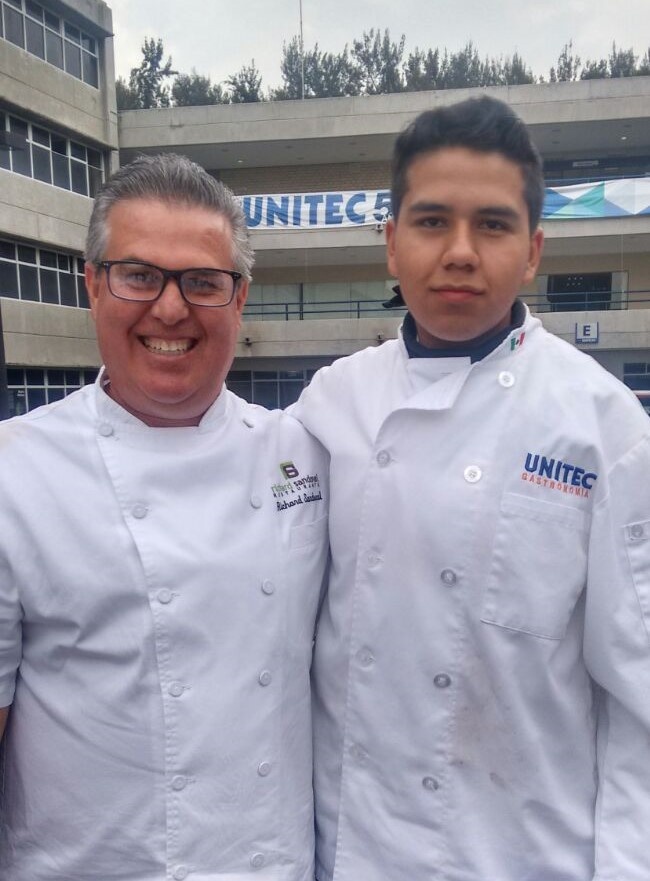 Estudiantes de Gastronomía ganadores de la Beca Richard Sandoval Estudiantes de Gastronomía ganadores de la Beca Richard Sandoval