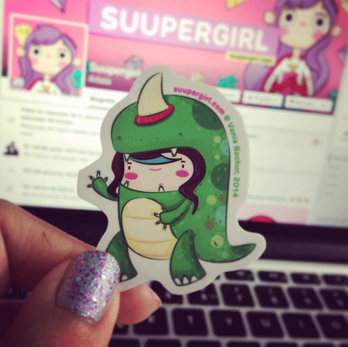 Vania Bachur aka Suupergirl, exitosa ilustradora egresada de UNITEC