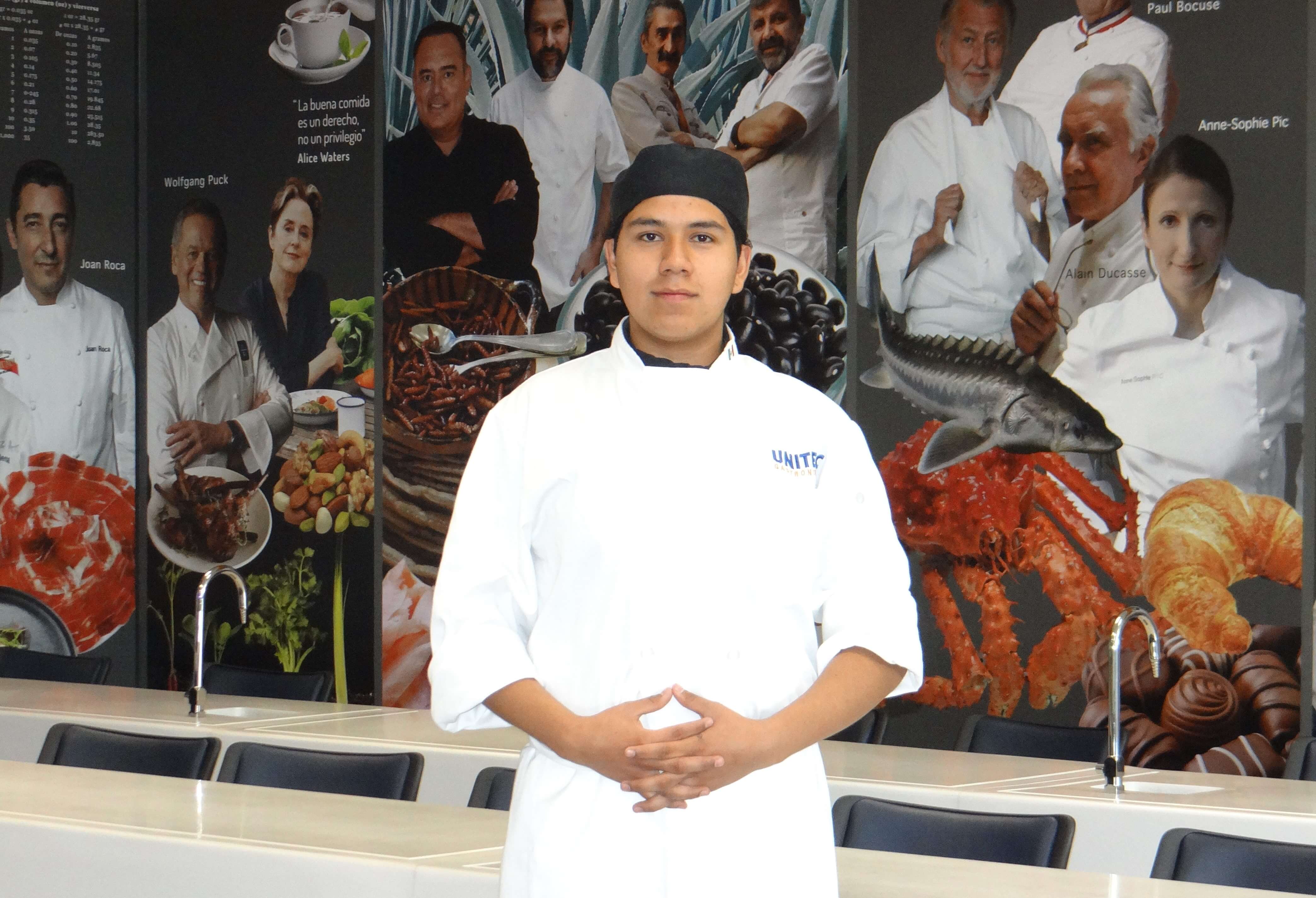 Estudiantes de Gastronomía ganadores de la Beca Richard Sandoval Estudiantes de Gastronomía ganadores de la Beca Richard Sandoval