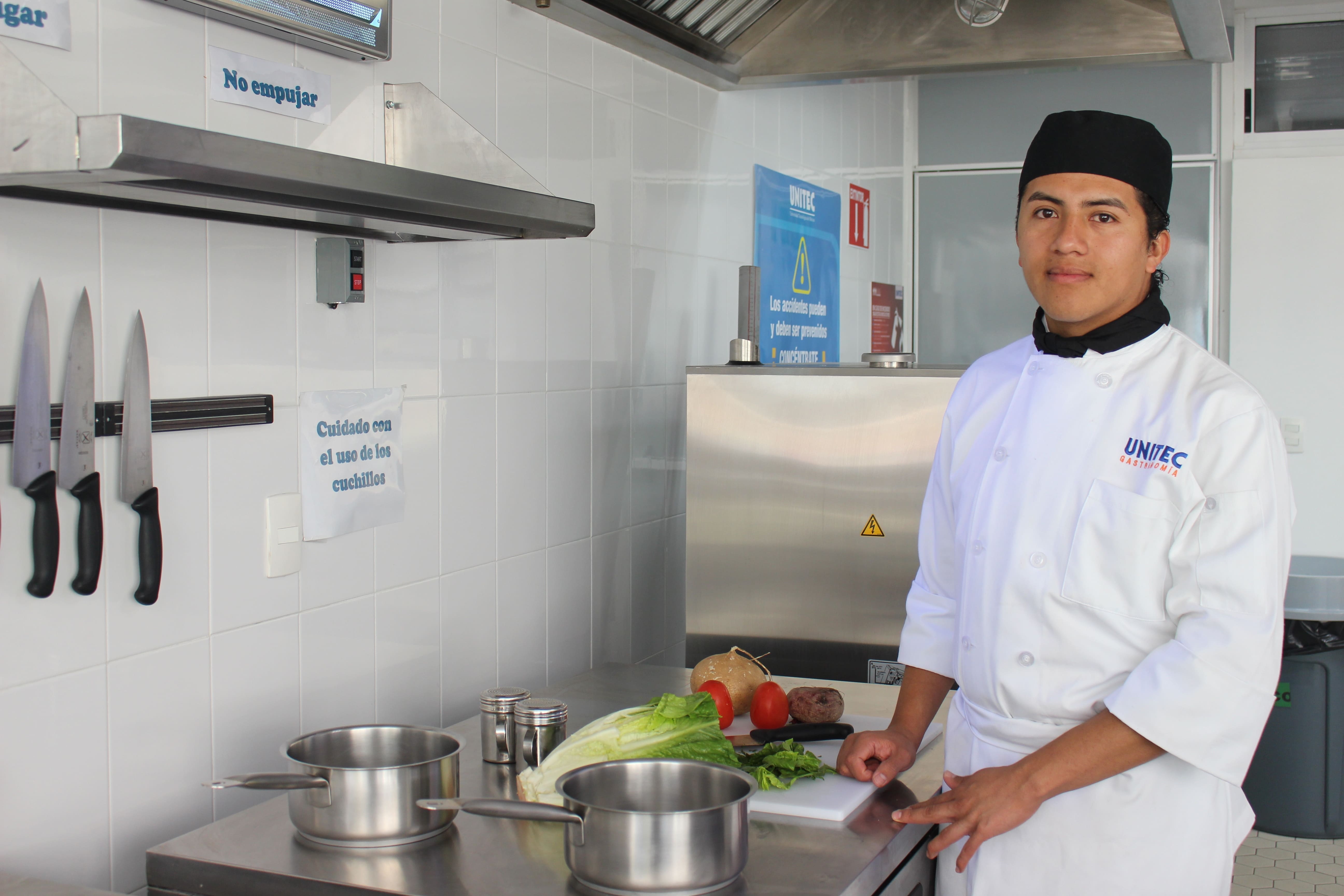 Estudiantes de Gastronomía ganadores de la Beca Richard Sandoval Estudiantes de Gastronomía ganadores de la Beca Richard Sandoval