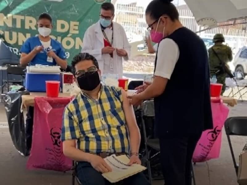 asi_se_vivio_vacunacion_a_maestros_aguascalientes (1)