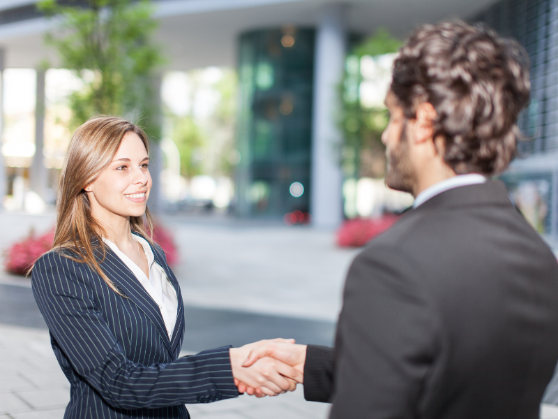 cuanto-gana-un-egresado-en-relaciones-publicas