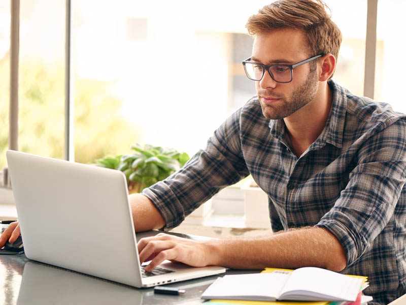 estudia-mientras-trabajas-y-obten-tu-titulo