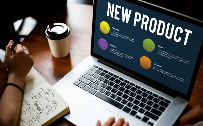 estudiar-comunicación-computadora-abierta