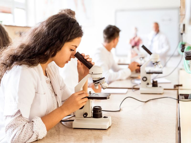 por-que-tu-hijo-debe-continuar-sus-estudios-en-uvm