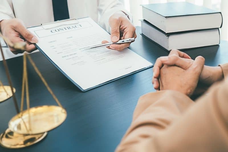 Qué tipo de abogado gana más